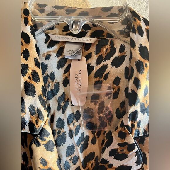 Victoria Secret NWT Leopard Print Women's button up pajama top, medium - Picture 2 of 10